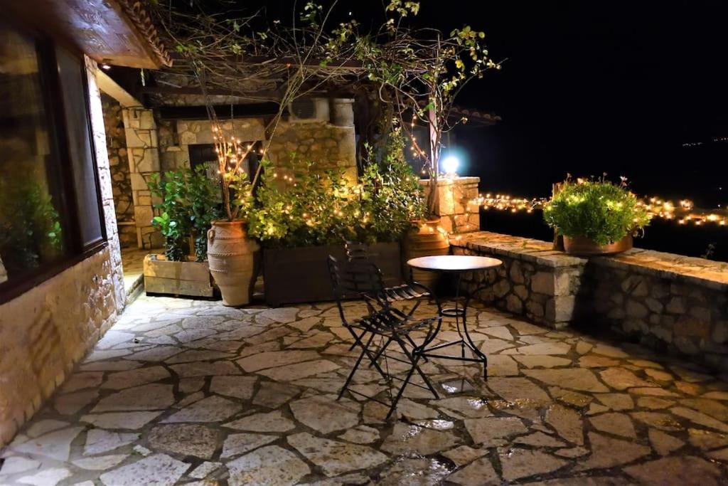 Villa Μικρή Πέτρινη Μεζονέτα 2 Lílaia Exterior foto
