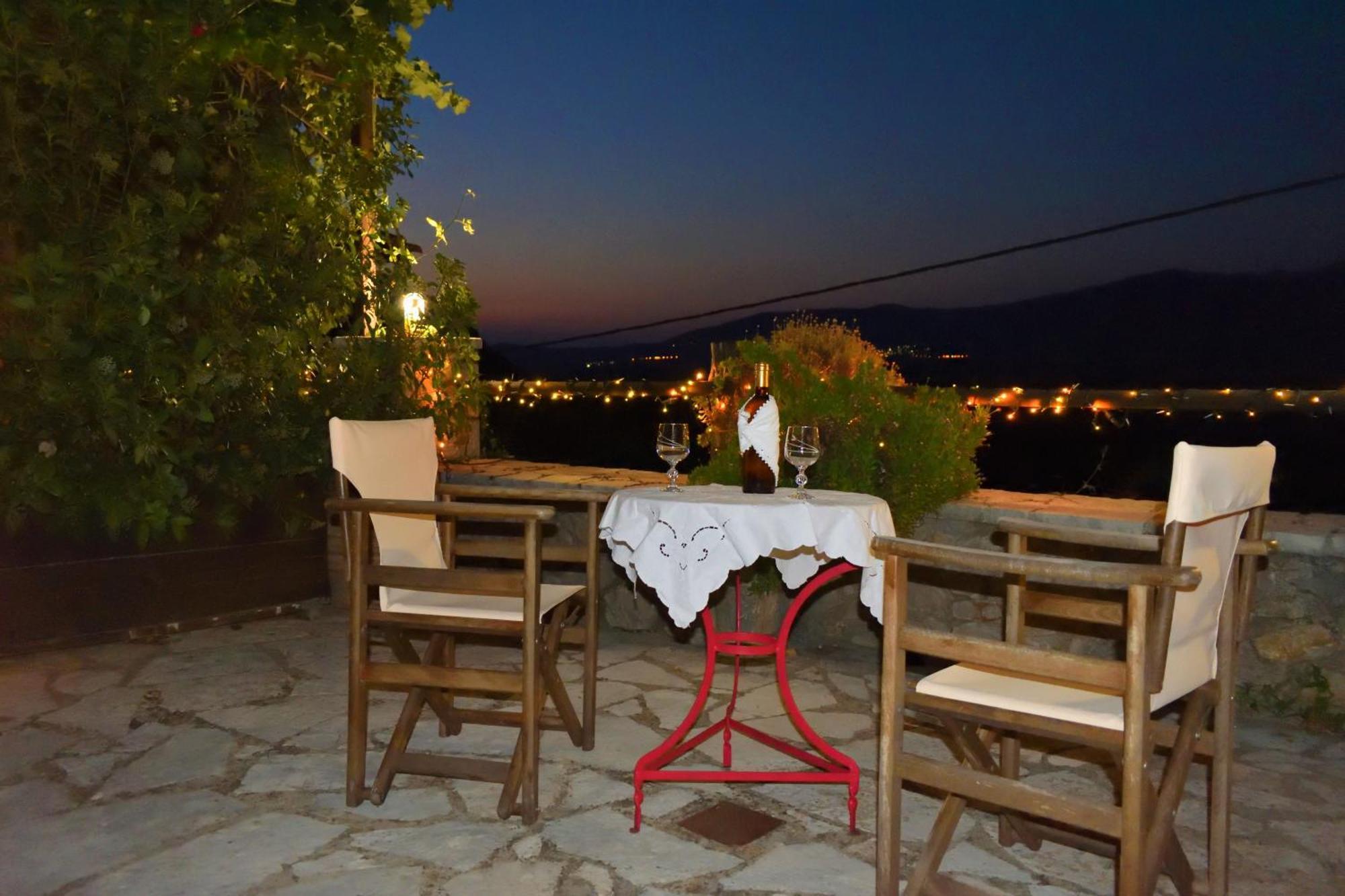 Villa Μικρή Πέτρινη Μεζονέτα 2 Lílaia Exterior foto