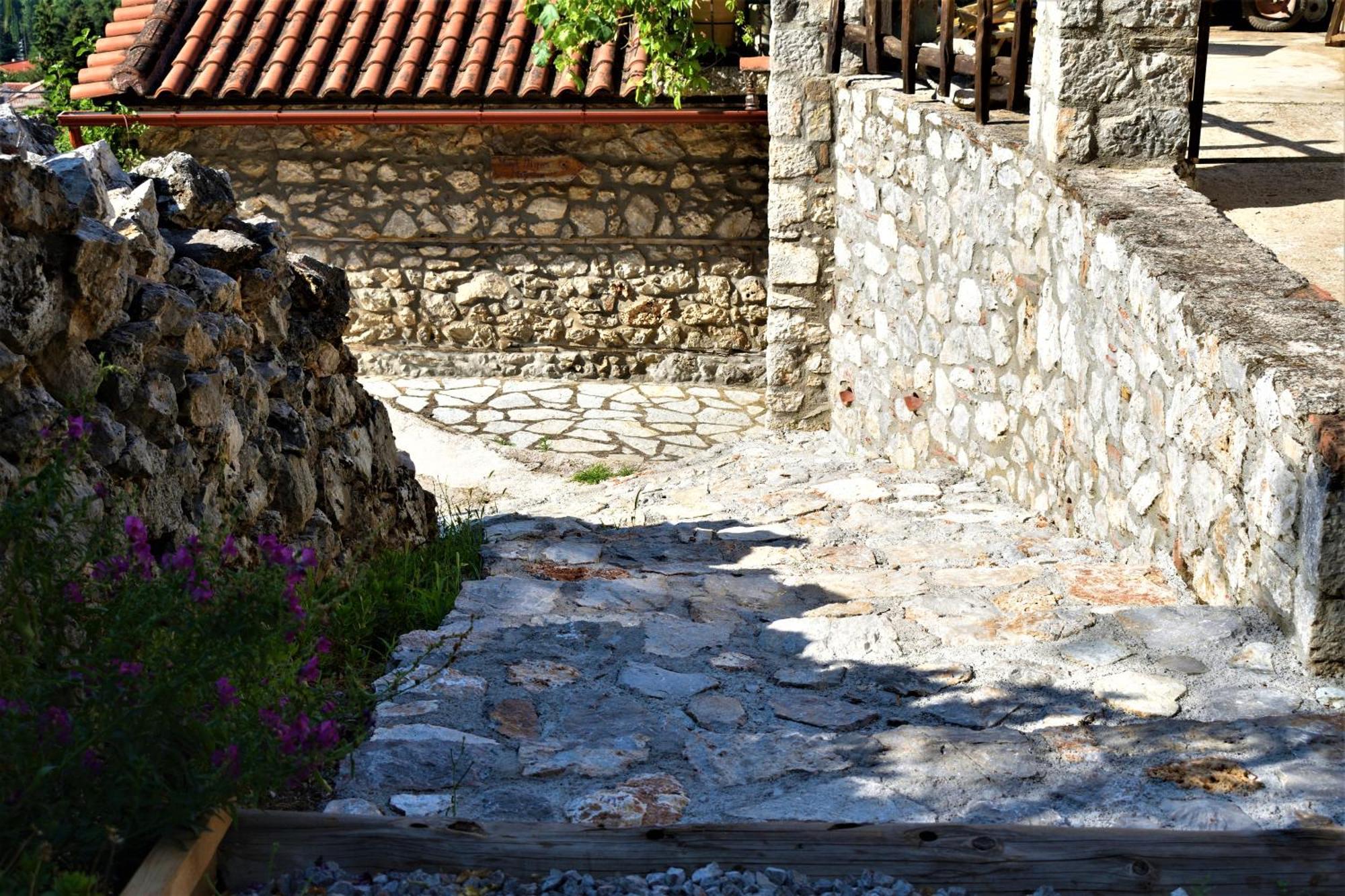 Villa Μικρή Πέτρινη Μεζονέτα 2 Lílaia Exterior foto